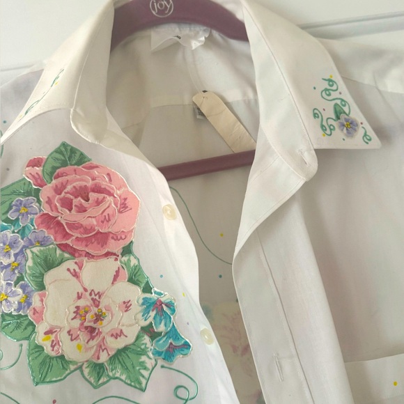 Tops - BOGO 🔥🌞Handcrafted Floral Embroidered White Button-Up Shirt